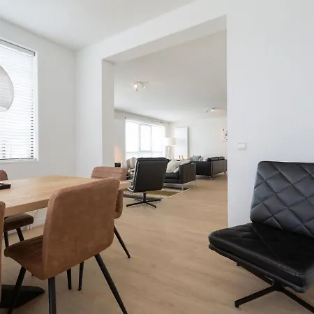 Spacious In Near Seabeach Apartament