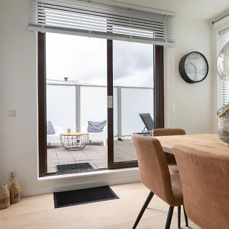 Spacious In Near Seabeach