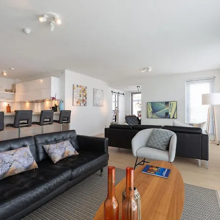 Spacious In Near Seabeach